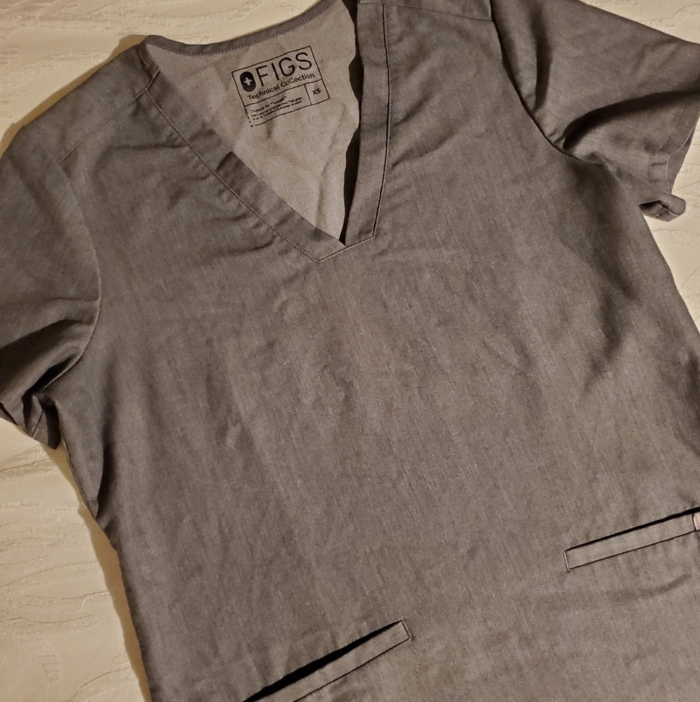 Figs Casma Graphite Top
